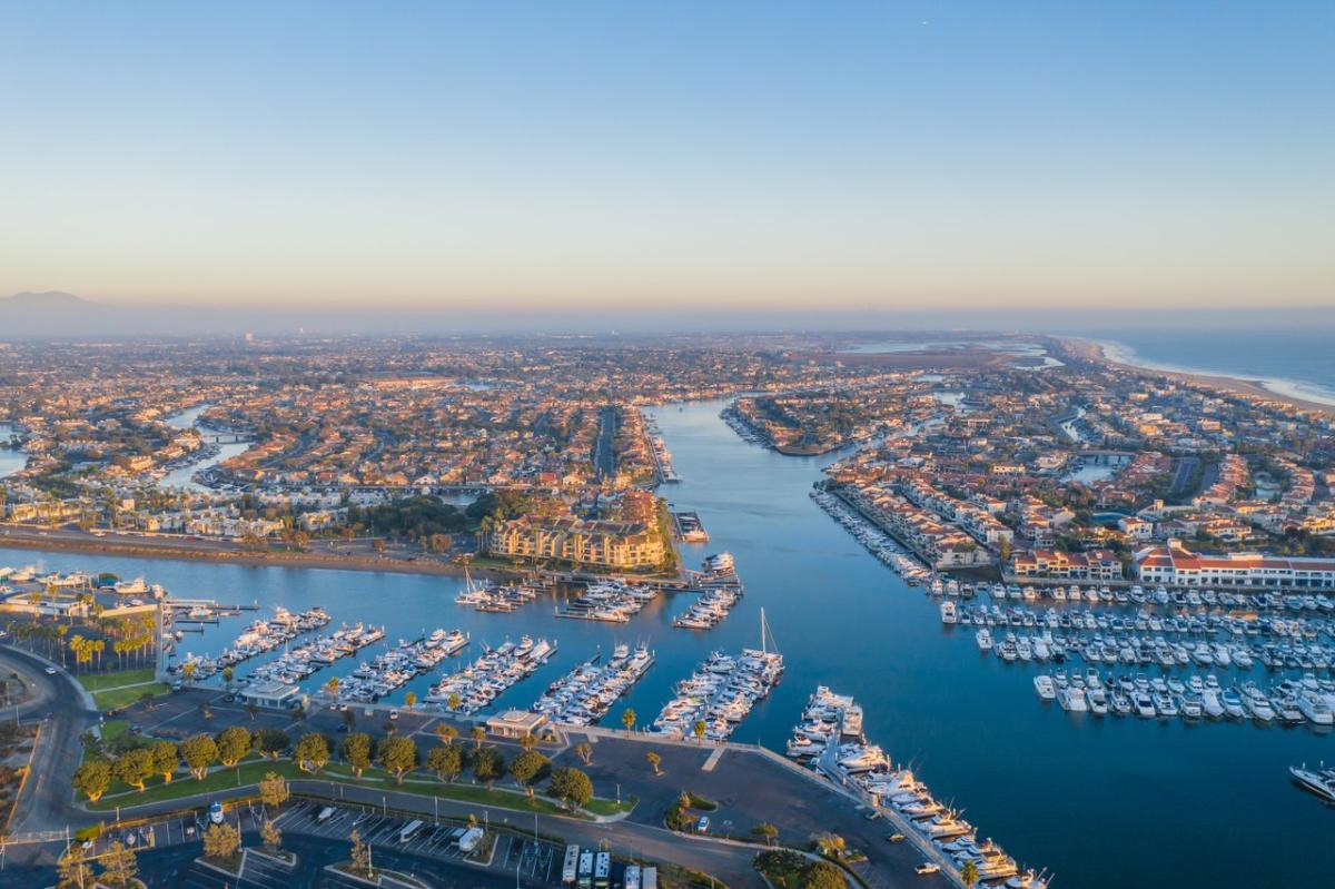 Huntington_Beach_Harbour